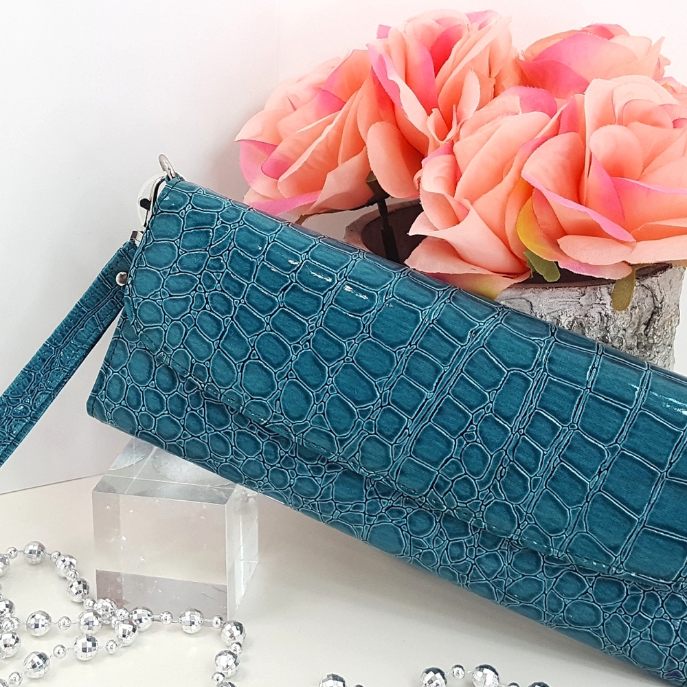 NWT Y2K💖💙Teal Croc Patent Leather Wristlet Tri-fold Wallet| Purse
